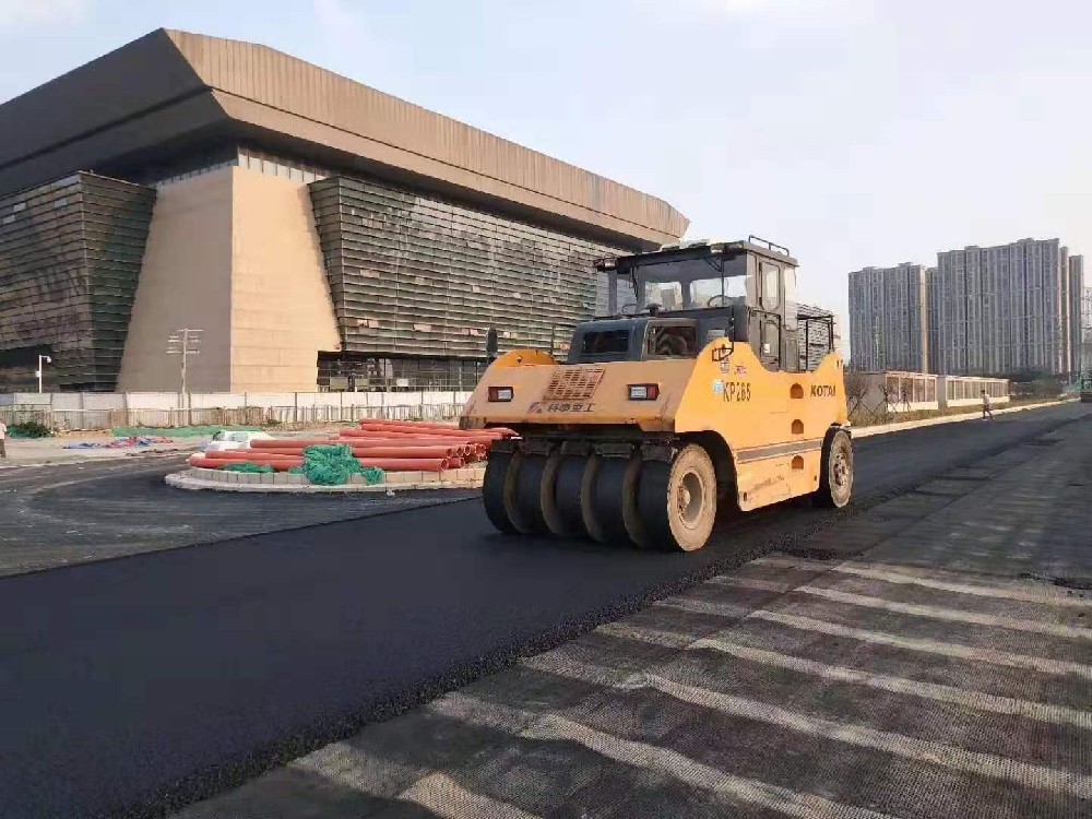 鄭州新鄉停車場瀝青攤鋪工程